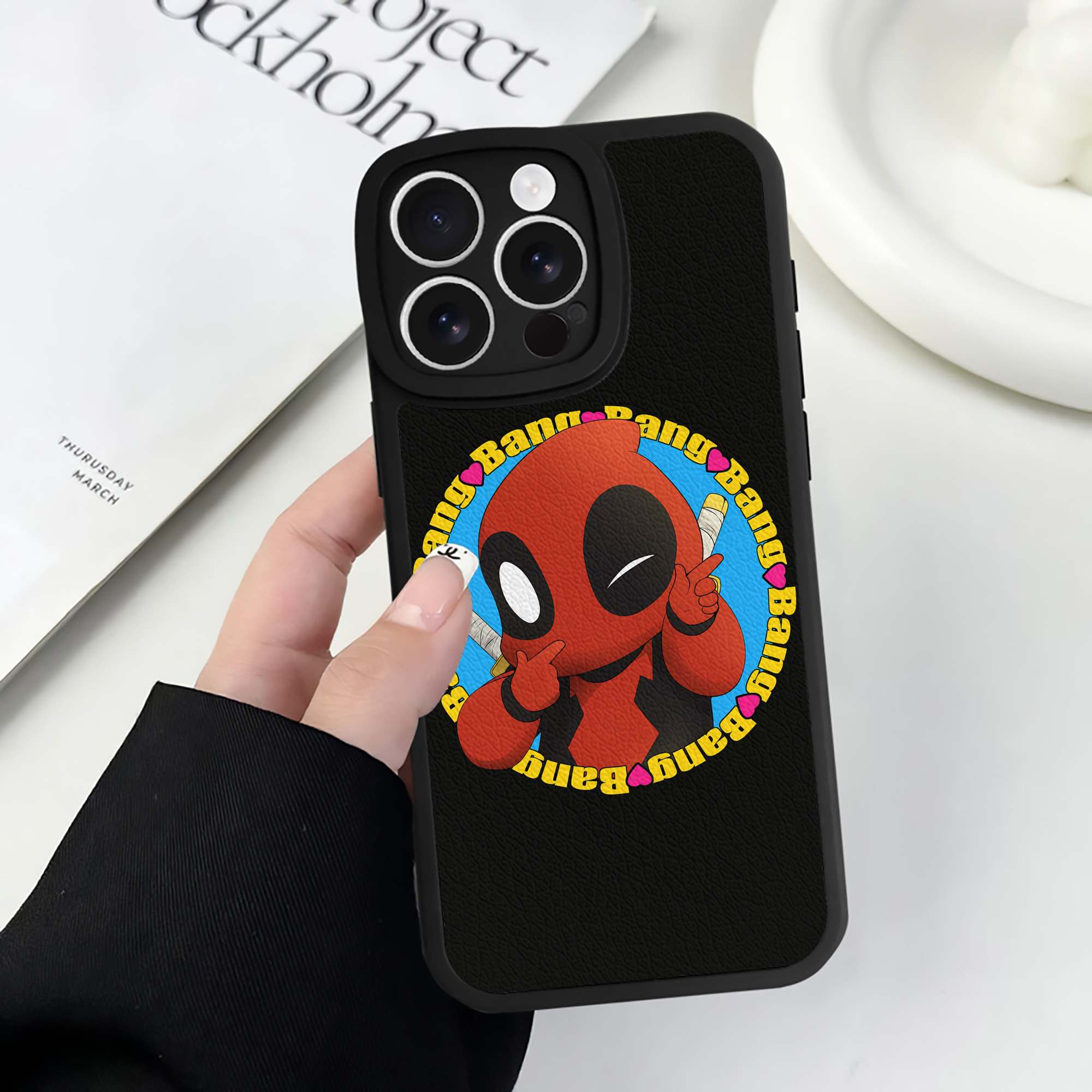 （画像用） Deadpool デッドプール 【iPhone 16シリーズ対応】シリコンスマホケース（レザー調） 材質：シリコン